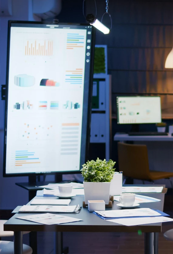 IT analysis and planning on a large screen